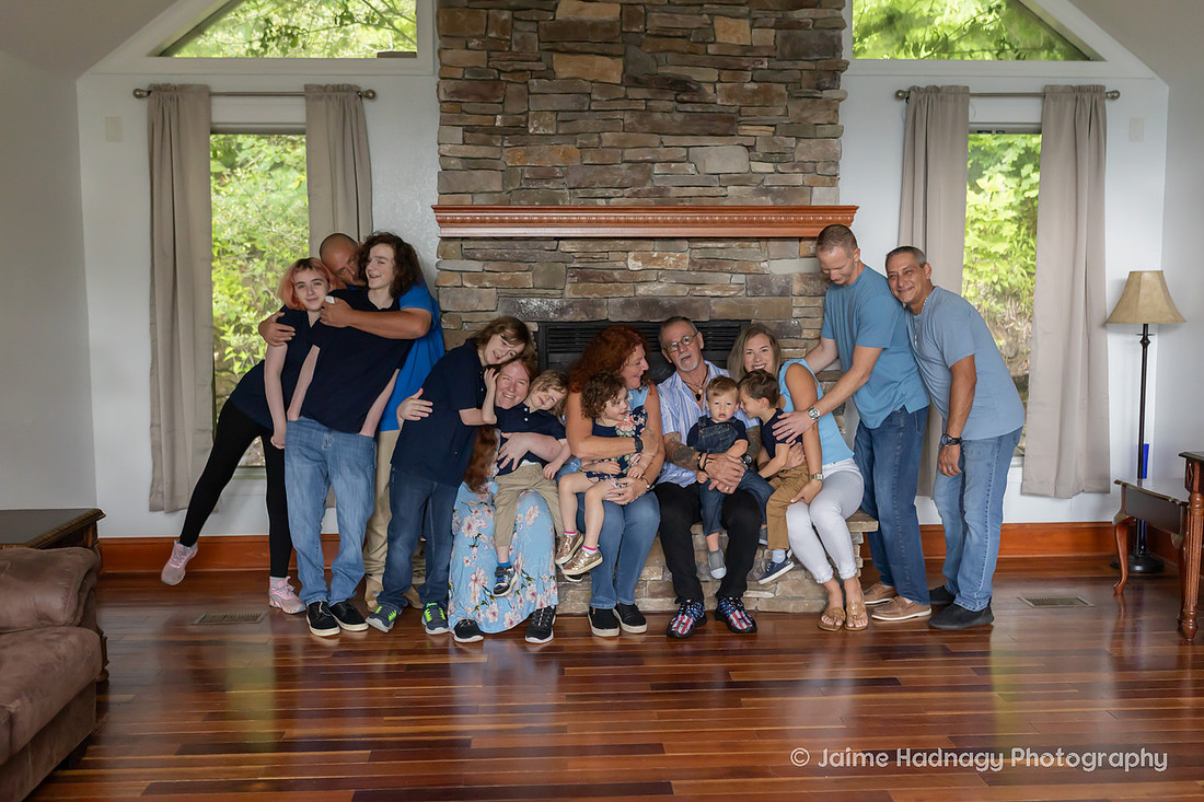 Extended Family Photos at Mountain Vacation Home in Black Mountain, NC | Asheville Photographer