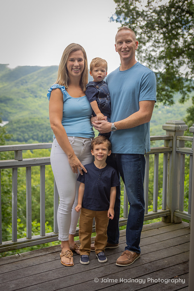 Extended Family Photos at Mountain Vacation Home in Black Mountain, NC | Asheville Photographer