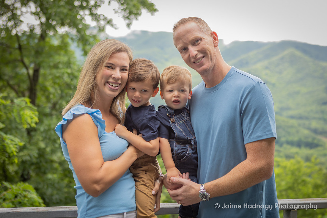 Extended Family Photos at Mountain Vacation Home in Black Mountain, NC | Asheville Photographer