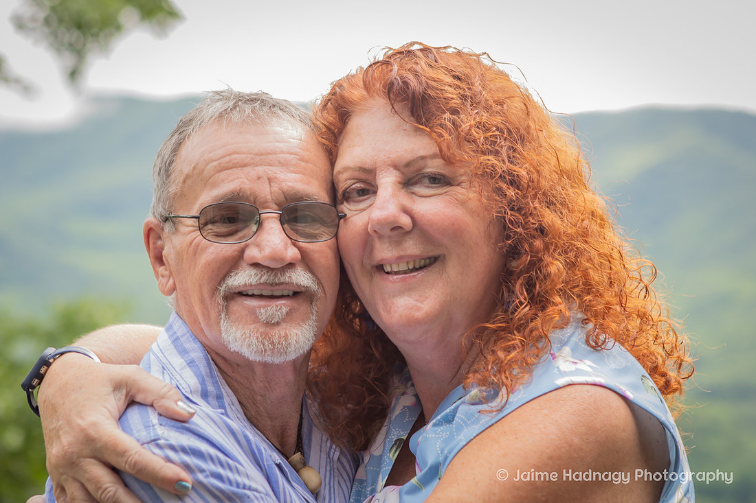 Extended Family Photos at Mountain Vacation Home in Black Mountain, NC | Asheville Photographer