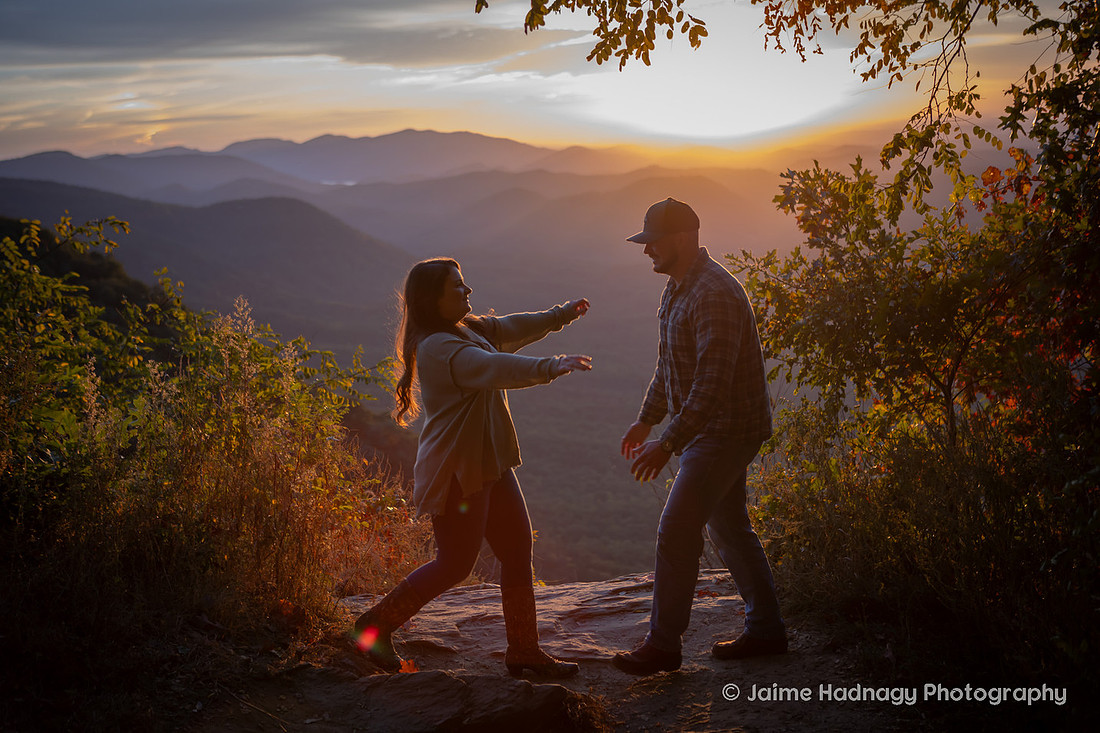 Sunrise Propossal in the Mountains | Pretty Place Engagement Photographer