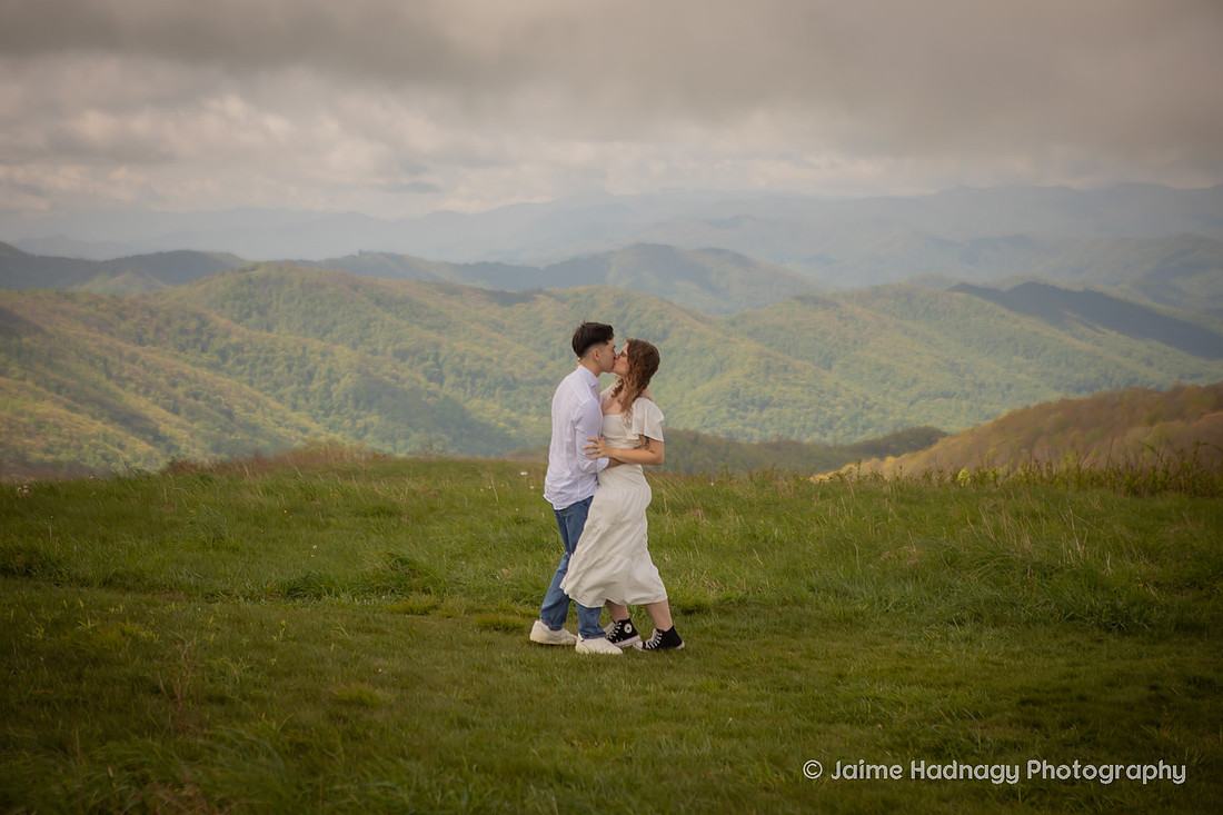 COuples Photos in the mountains of NC | Asheville Engagement Photographer