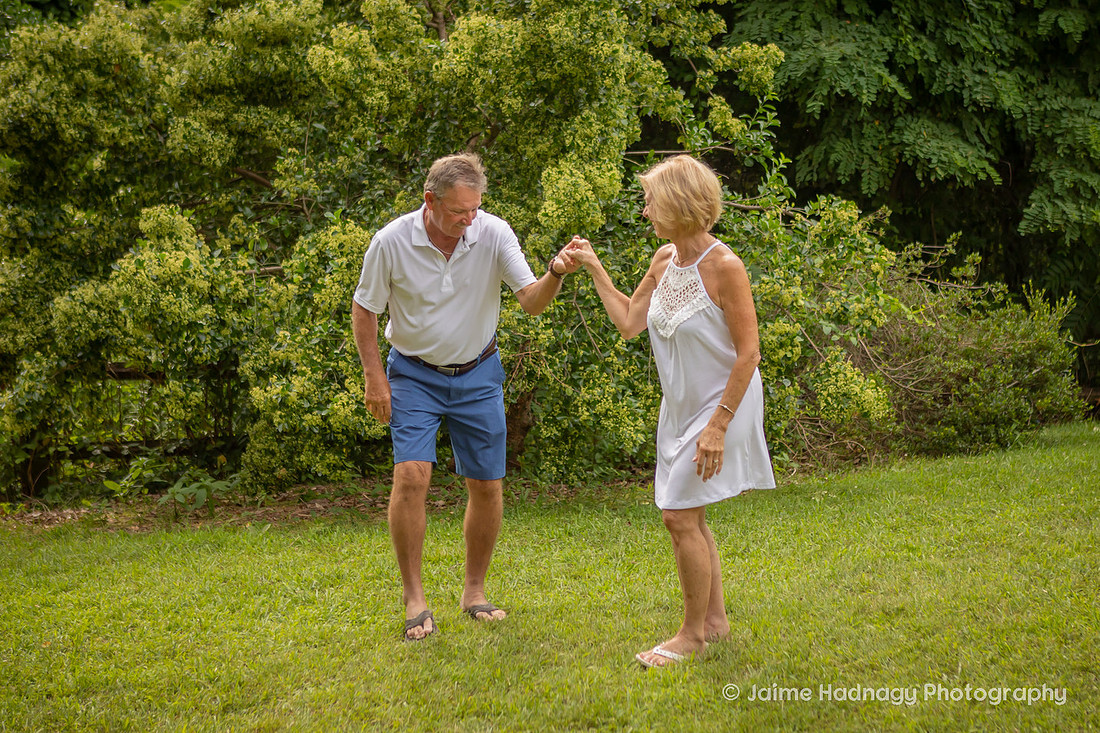 Outdoor Extended Family Photos | Asheville Photographer