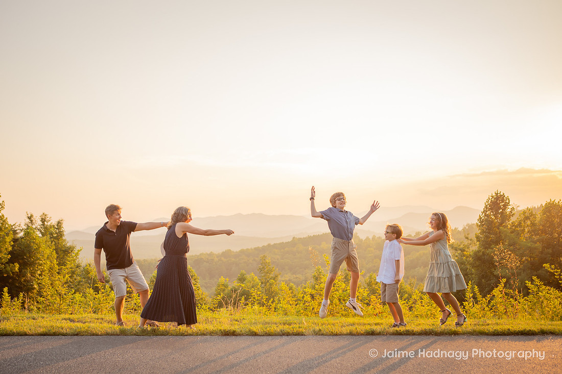 Extended Family Reunion Photos in the Mountains | Asheviile Family Photographer
