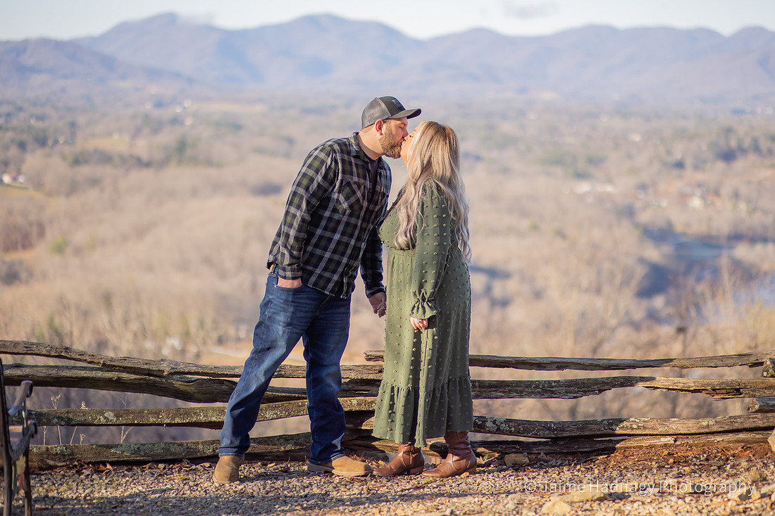 Beautiful Engagement Photos in the Mountains | Asheville Photographer