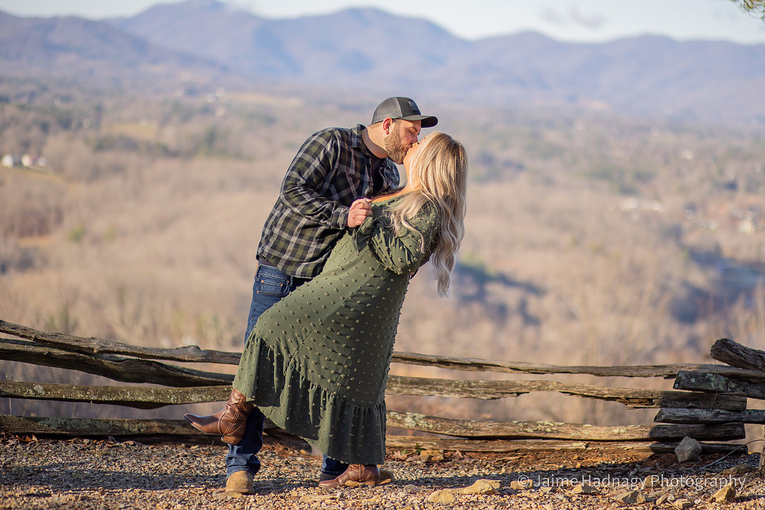 Beautiful Engagement Photos in the Mountains | Asheville Photographer