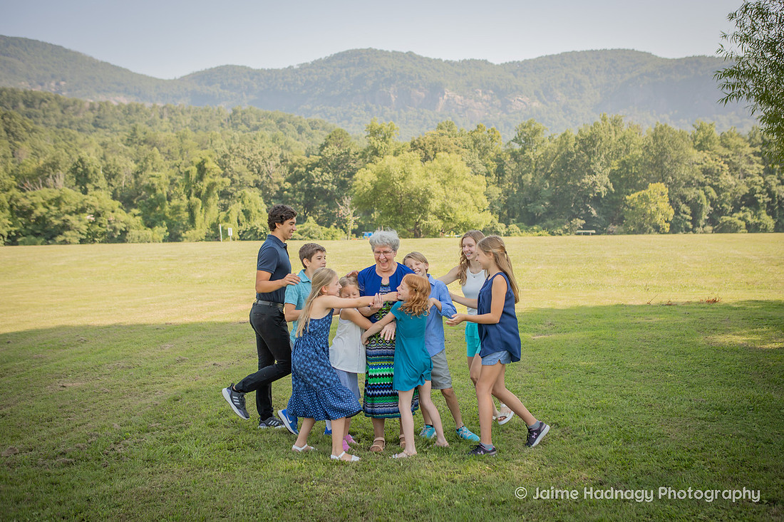 Extended Family Photos at Morse Park in Lake Lure | Asheville Photographer