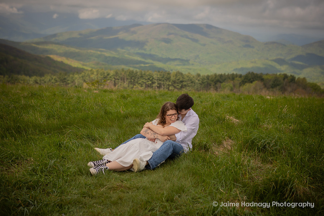 COuples Photos in the mountains of NC | Asheville Engagement Photographer