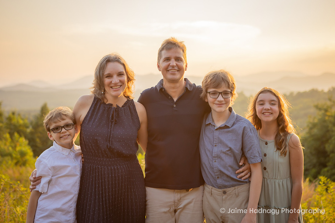 Extended Family Reunion Photos in the Mountains | Asheviile Family Photographer