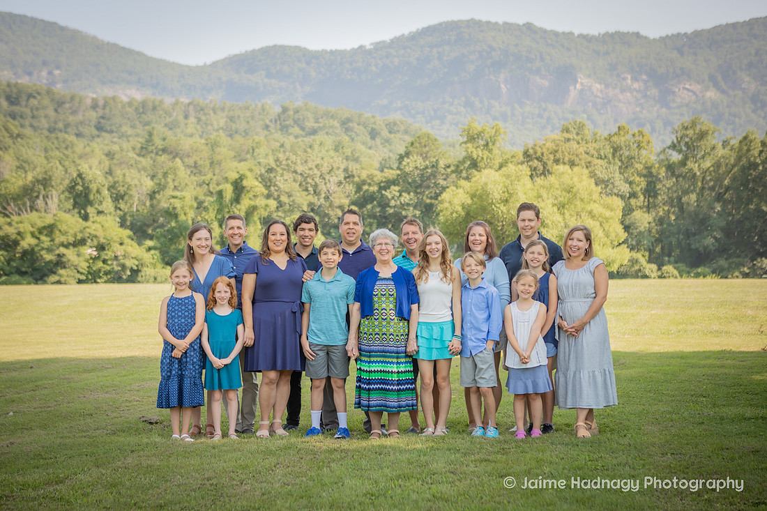 Extended Family Photos at Morse Park in Lake Lure | Asheville Photographer