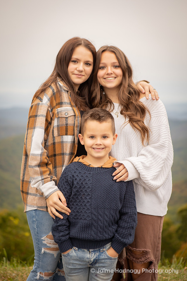 Family Photoshoot in the Mountains with Lots of Kids | Asheville Photographer