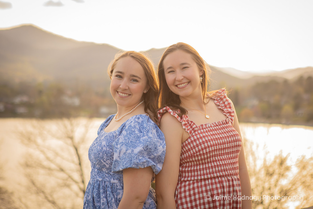 Sister Photoshoot in the Mountains of Western North Carolina