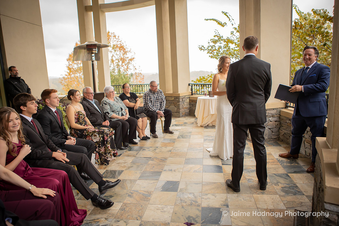 Getting Ready Wedding Photos at The Inn at Biltmore Estate | Asheville Photographer
