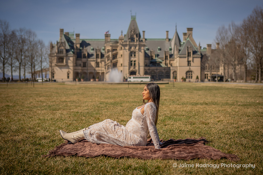 Stunning Maternity Photos in Asheville