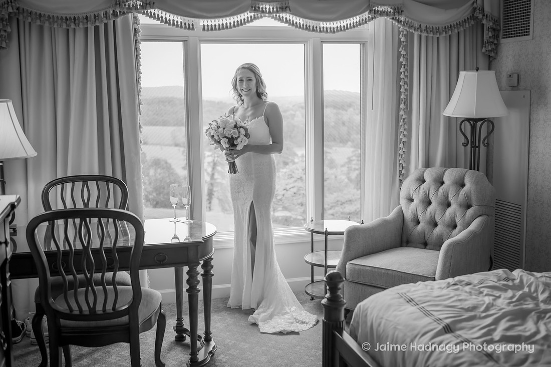 Getting Ready Wedding Photos at The Inn at Biltmore Estate | Asheville Photographer