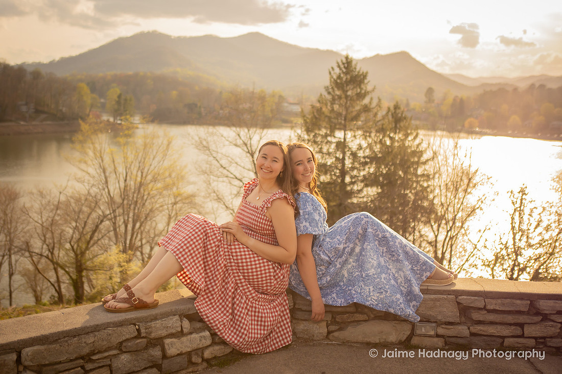 Sister Photoshoot in the Mountains of Western North Carolina