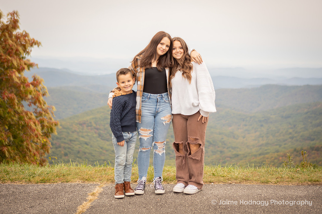 Family Photoshoot in the Mountains with Lots of Kids | Asheville Photographer