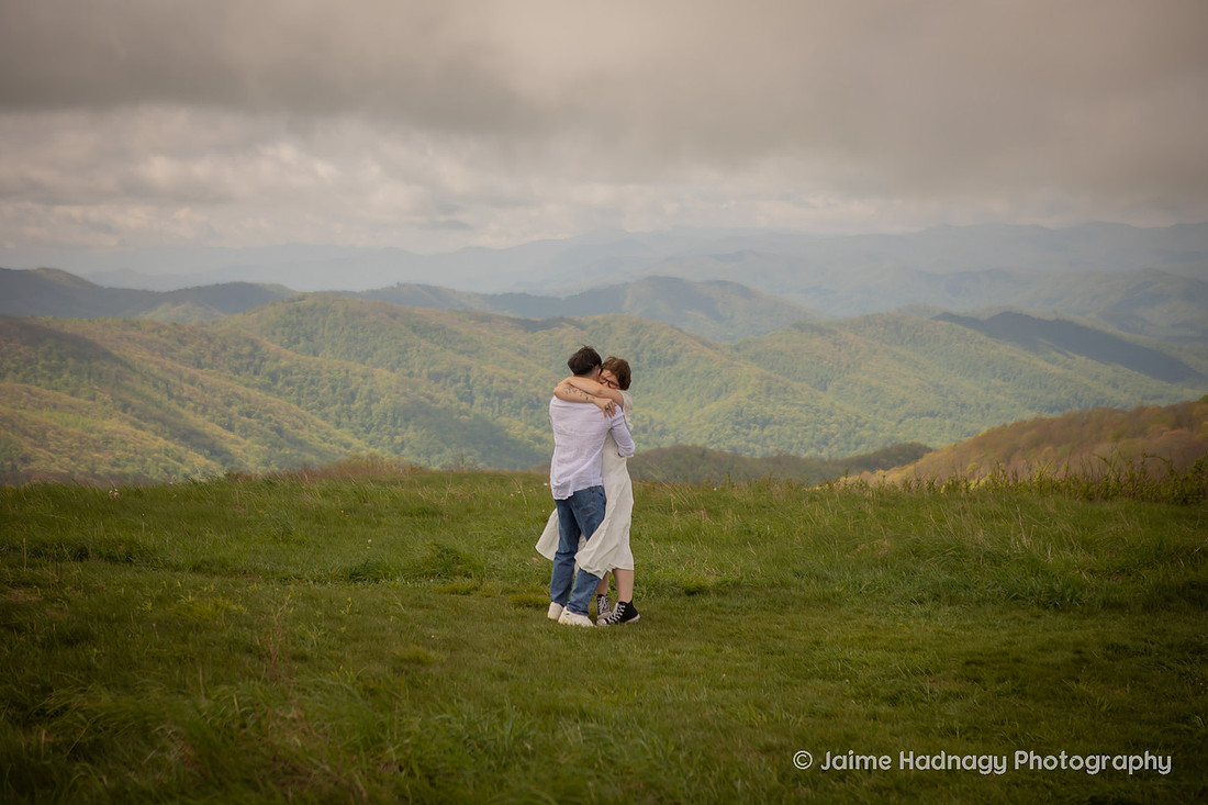 COuples Photos in the mountains of NC | Asheville Engagement Photographer