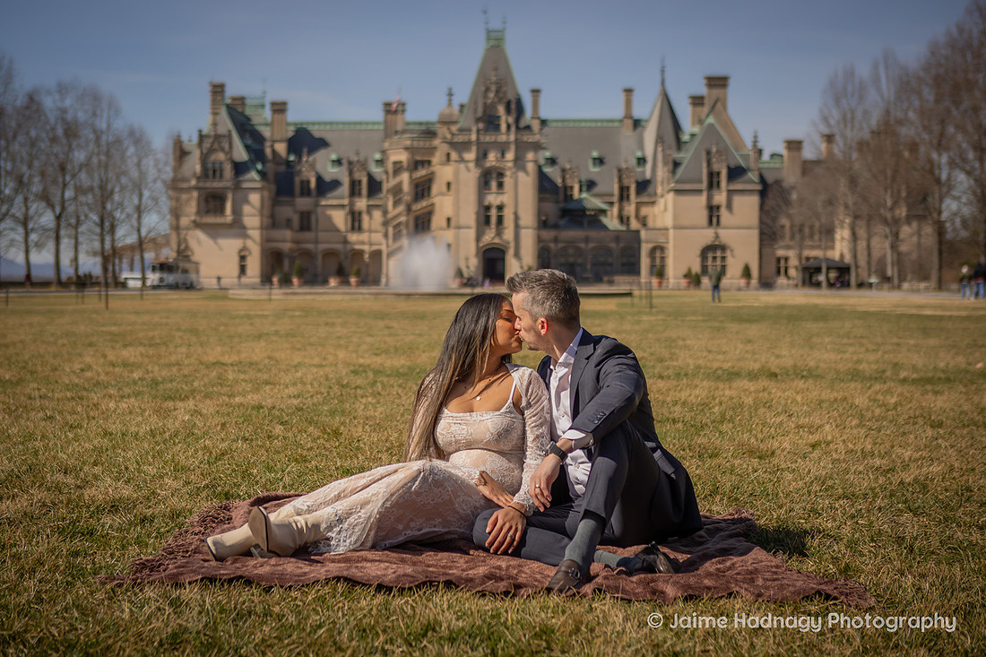 Stunning Maternity Photos in Asheville