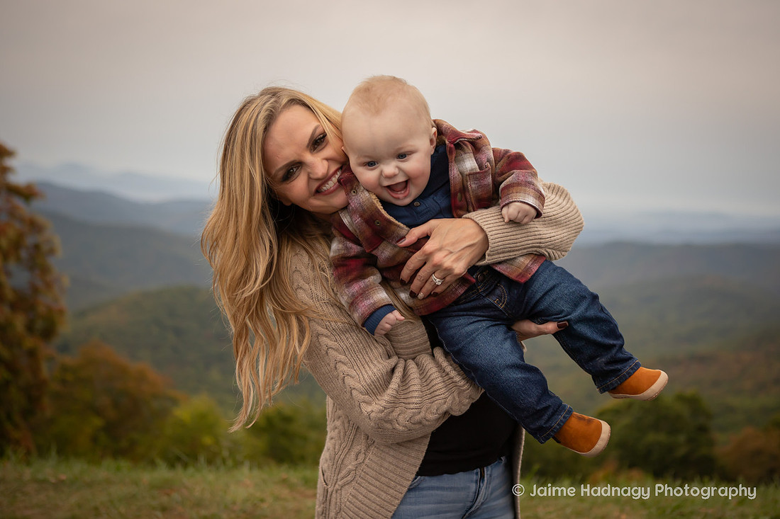 Family Photoshoot in the Mountains with Lots of Kids | Asheville Photographer