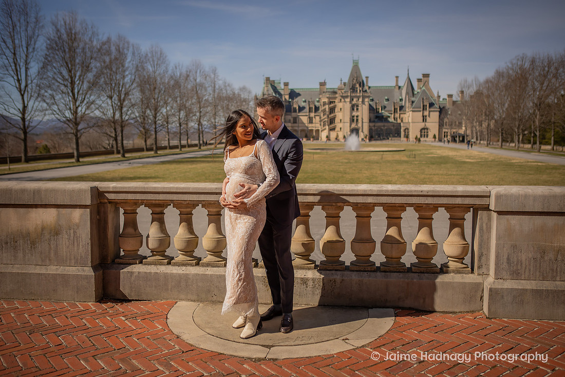 Beautiful Maternity Session at Biltmore Estate | Family Photography