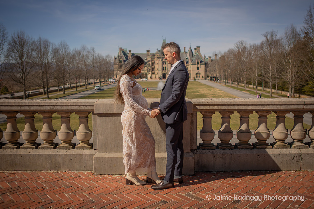 Beautiful Maternity Session at Biltmore Estate | Family Photography