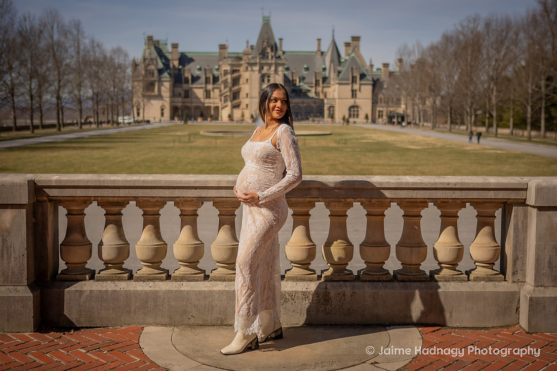 Beautiful Maternity Session at Biltmore Estate | Family Photography
