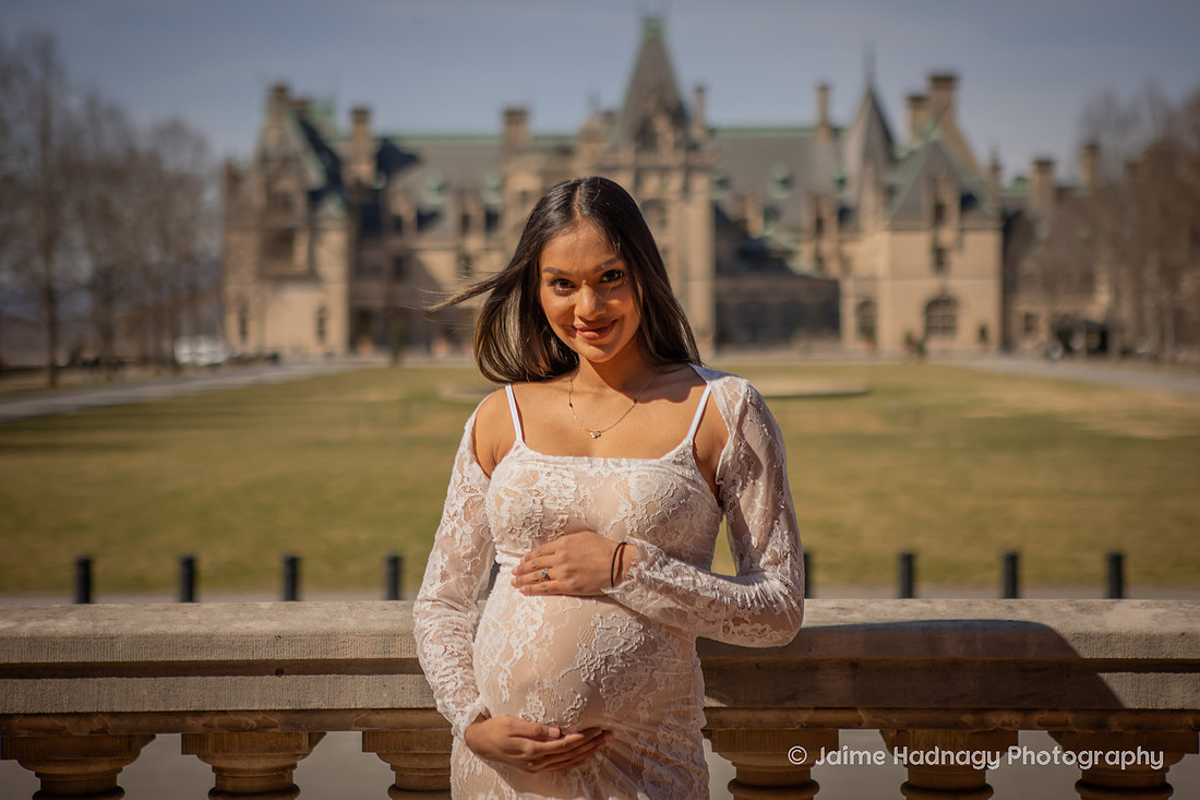 Beautiful Maternity Session at Biltmore Estate | Family Photography