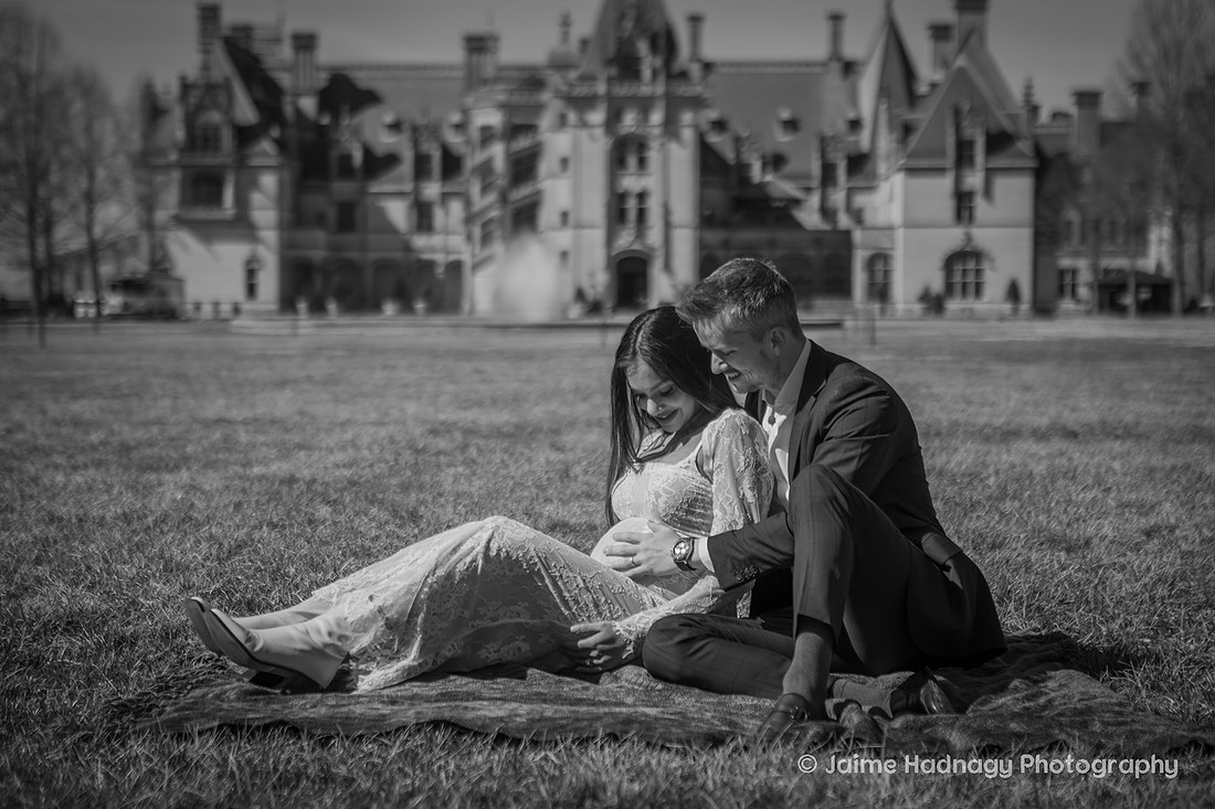 Stunning Maternity Photos in Asheville
