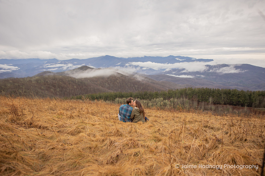 Couples Photos in the mountains | Asheville Photographer