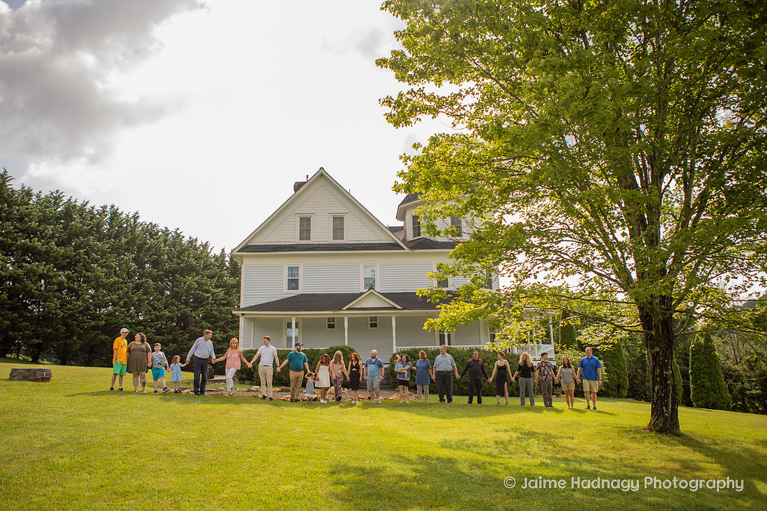 Extended Family Photo Shoot Large Group | Asheville Photographer