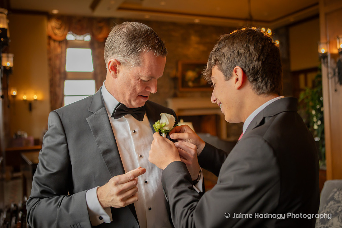 Getting Ready Wedding Photos at The Inn at Biltmore Estate | Asheville Photographer