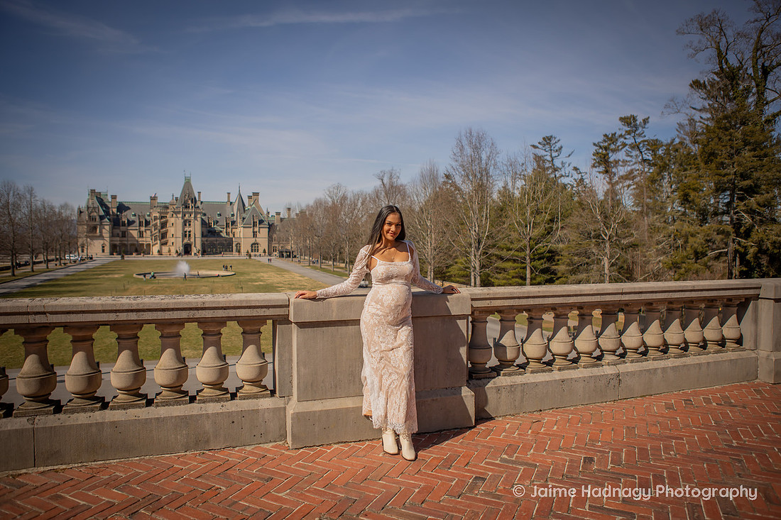 Beautiful Maternity Session at Biltmore Estate | Family Photography