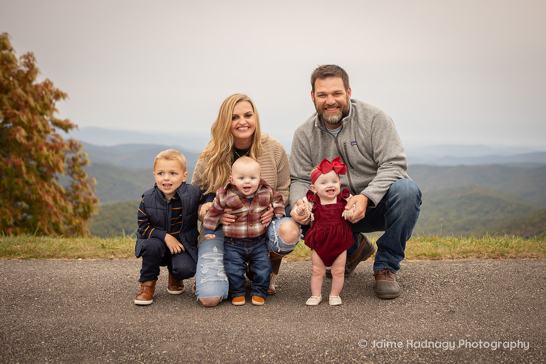 Family Photoshoot in the Mountains with Lots of Kids | Asheville Photographer