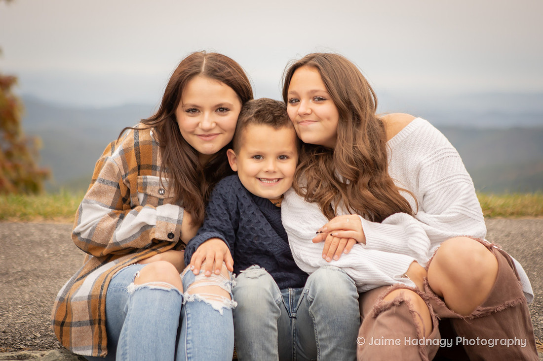 Family Photoshoot in the Mountains with Lots of Kids | Asheville Photographer
