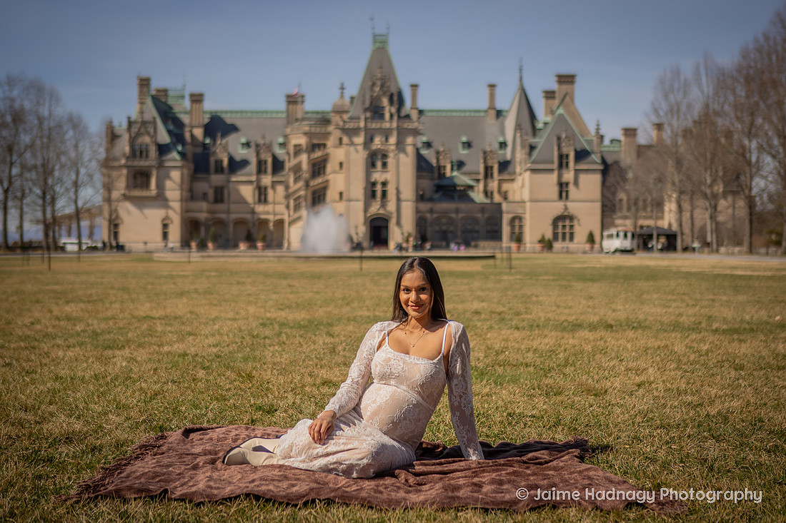 Beautiful Maternity Session at Biltmore Estate | Family Photography