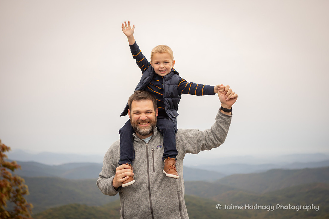 Family Photoshoot in the Mountains with Lots of Kids | Asheville Photographer