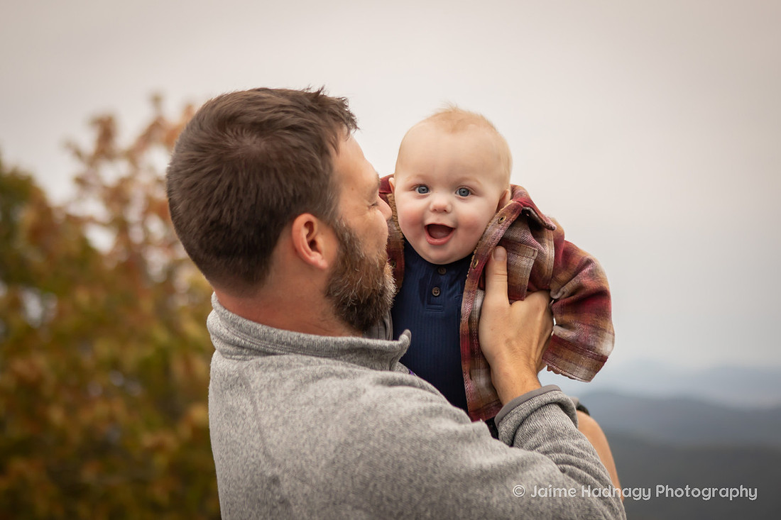 Family Photoshoot in the Mountains with Lots of Kids | Asheville Photographer