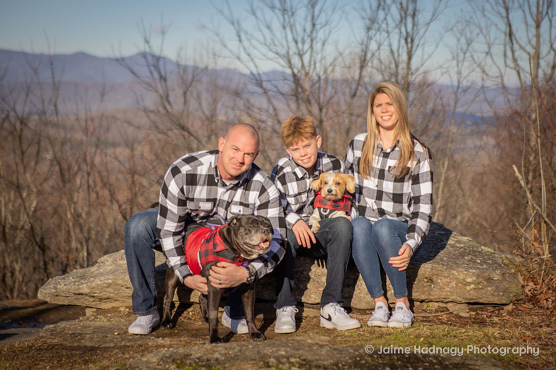Dog Photoshoot with family in the mountains