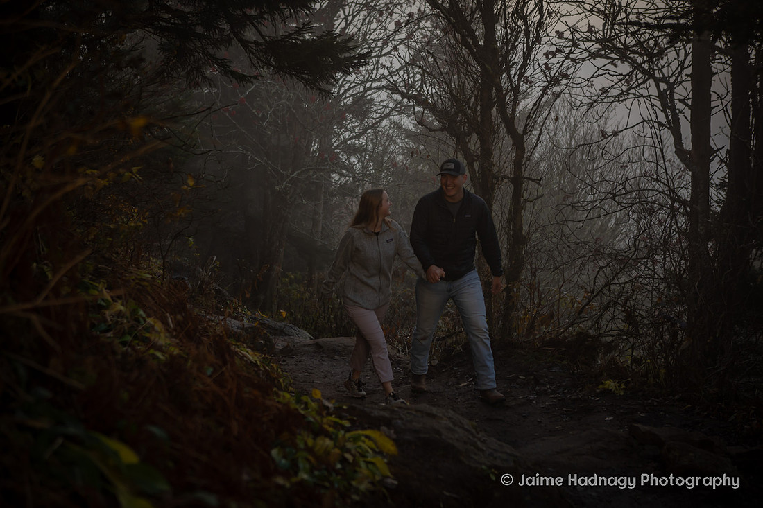 Engagement Photos in the Montains on a Hike