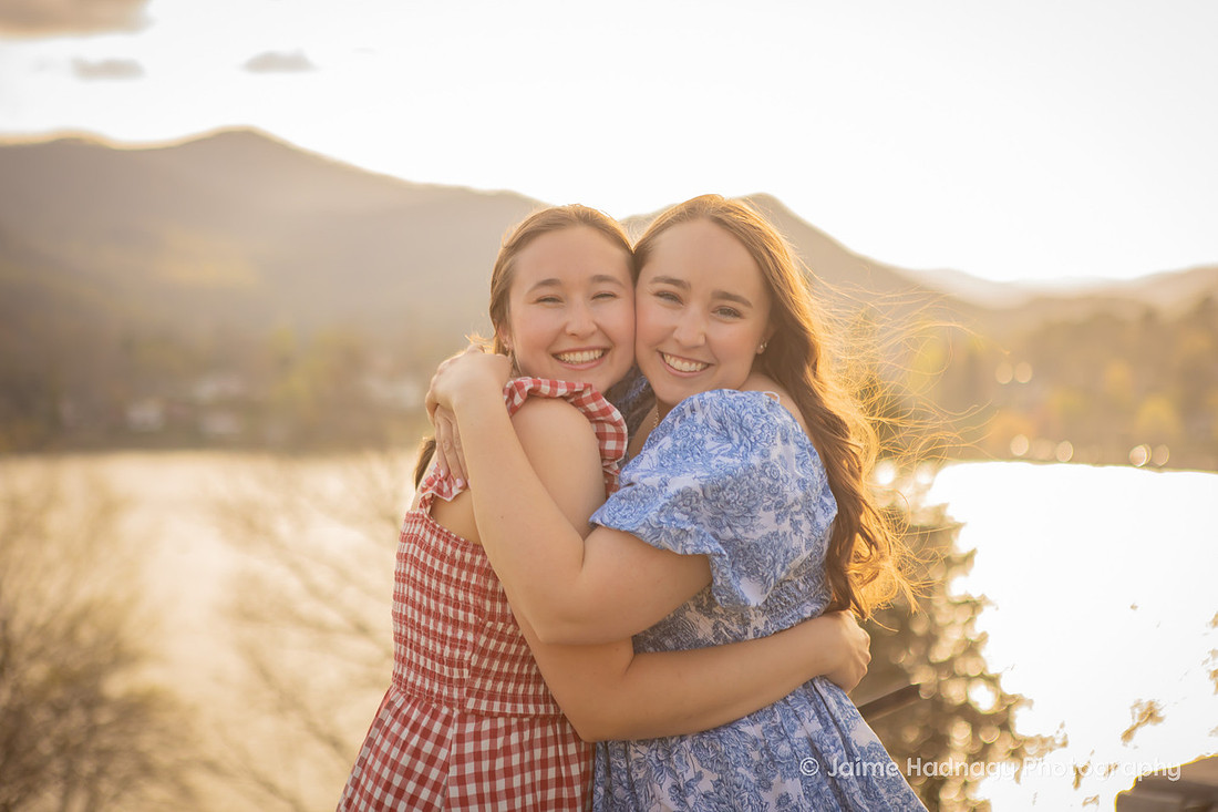 Sister Photoshoot in the Mountains of Western North Carolina