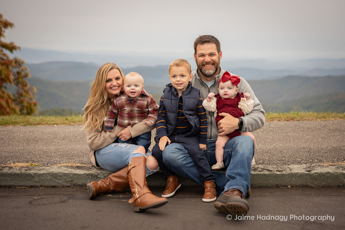 Family Photoshoot in the Mountains with Lots of Kids | Asheville Photographer
