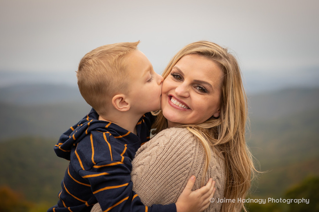 Family Photoshoot in the Mountains with Lots of Kids | Asheville Photographer