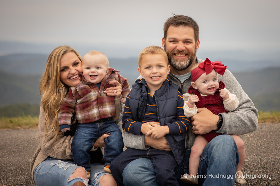 Family Photoshoot in the Mountains with Lots of Kids | Asheville Photographer