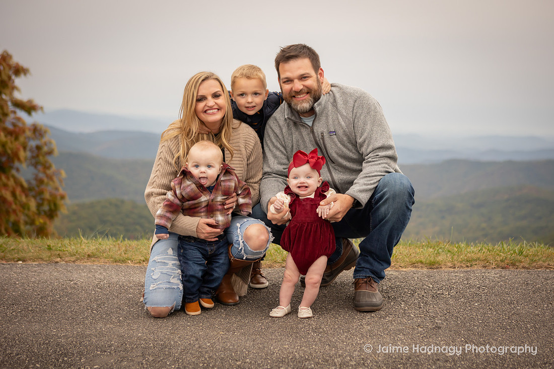 Family Photoshoot in the Mountains with Lots of Kids | Asheville Photographer