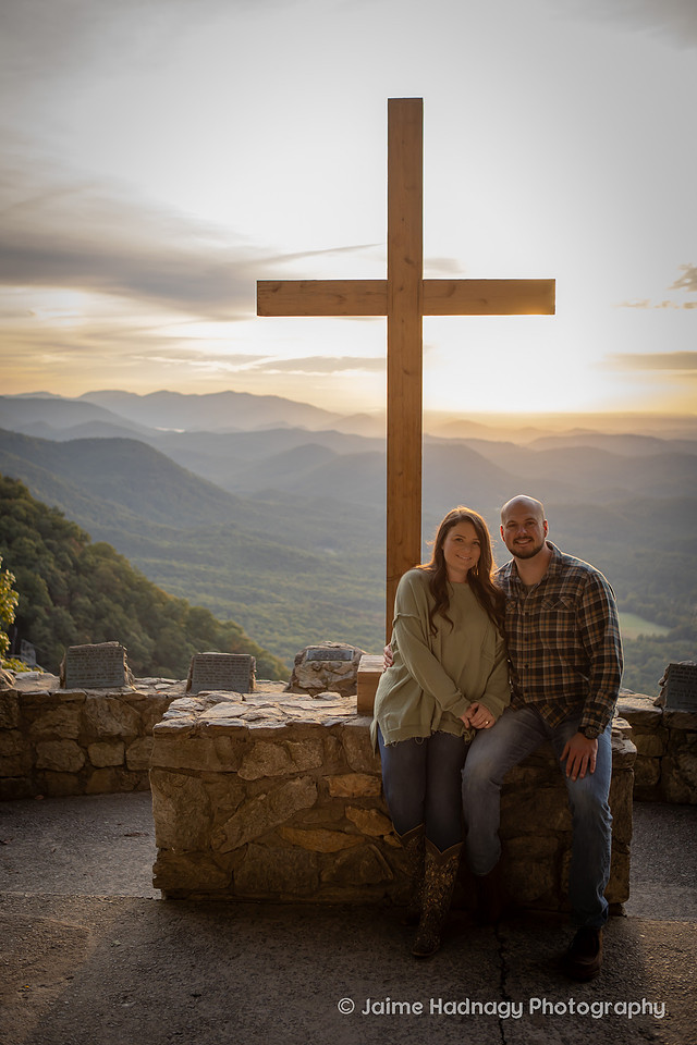 Sunrise Propossal in the Mountains | Pretty Place Engagement Photographer